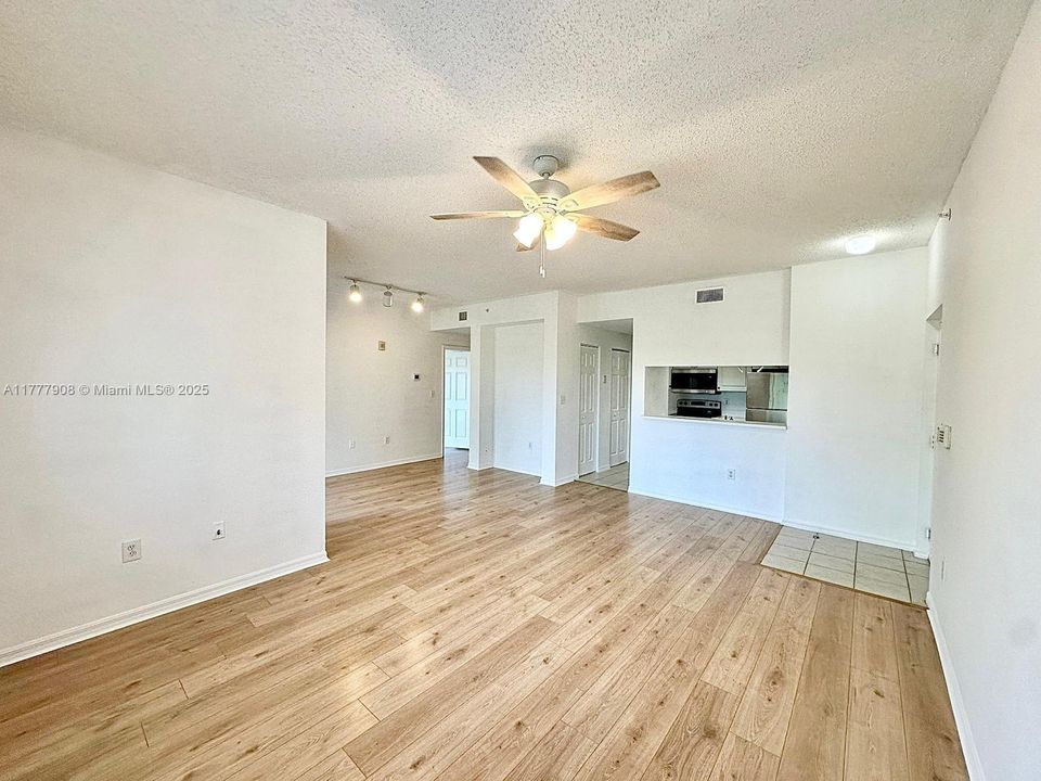 Recently Rented: $2,100 (1 beds, 1 baths, 765 Square Feet)