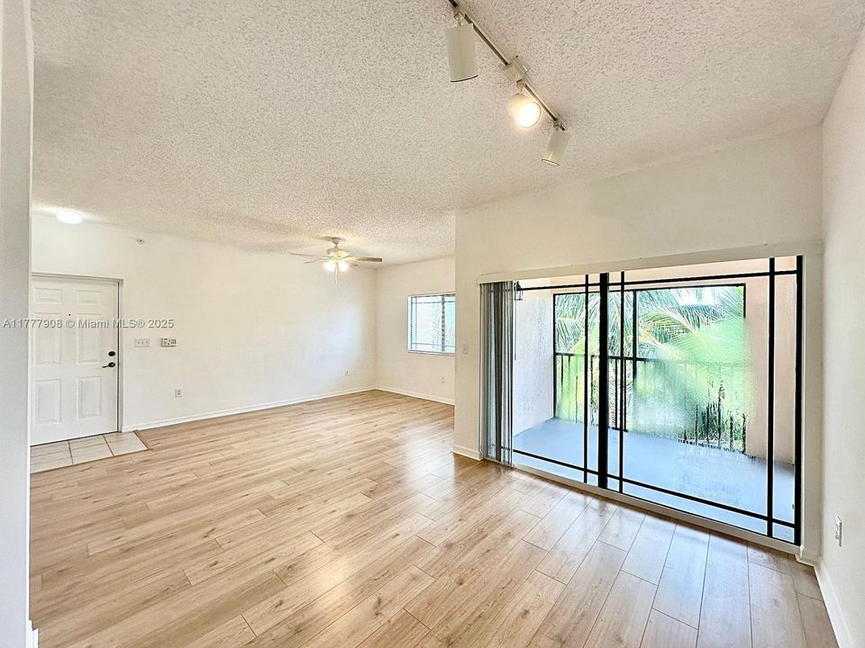 Recently Rented: $2,100 (1 beds, 1 baths, 765 Square Feet)