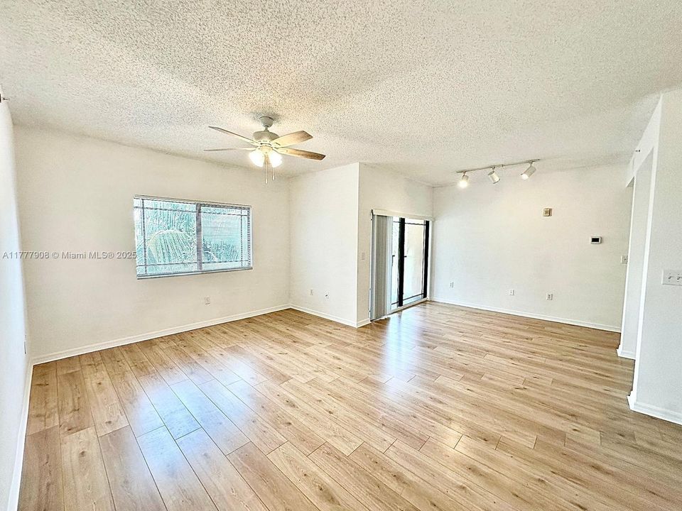 Recently Rented: $2,100 (1 beds, 1 baths, 765 Square Feet)