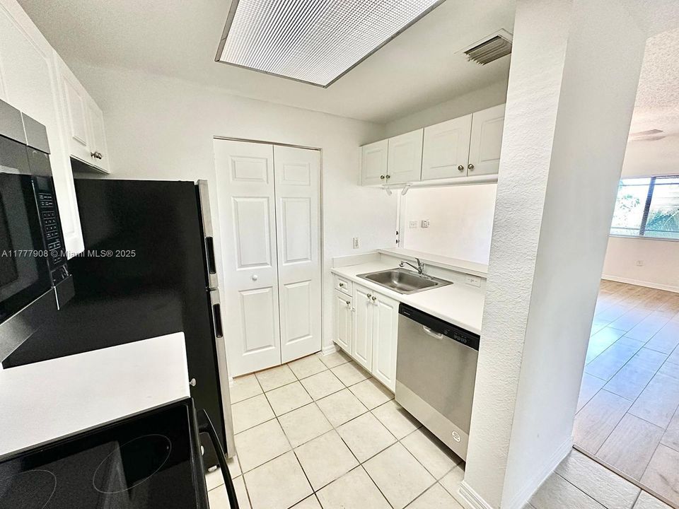 Recently Rented: $2,100 (1 beds, 1 baths, 765 Square Feet)