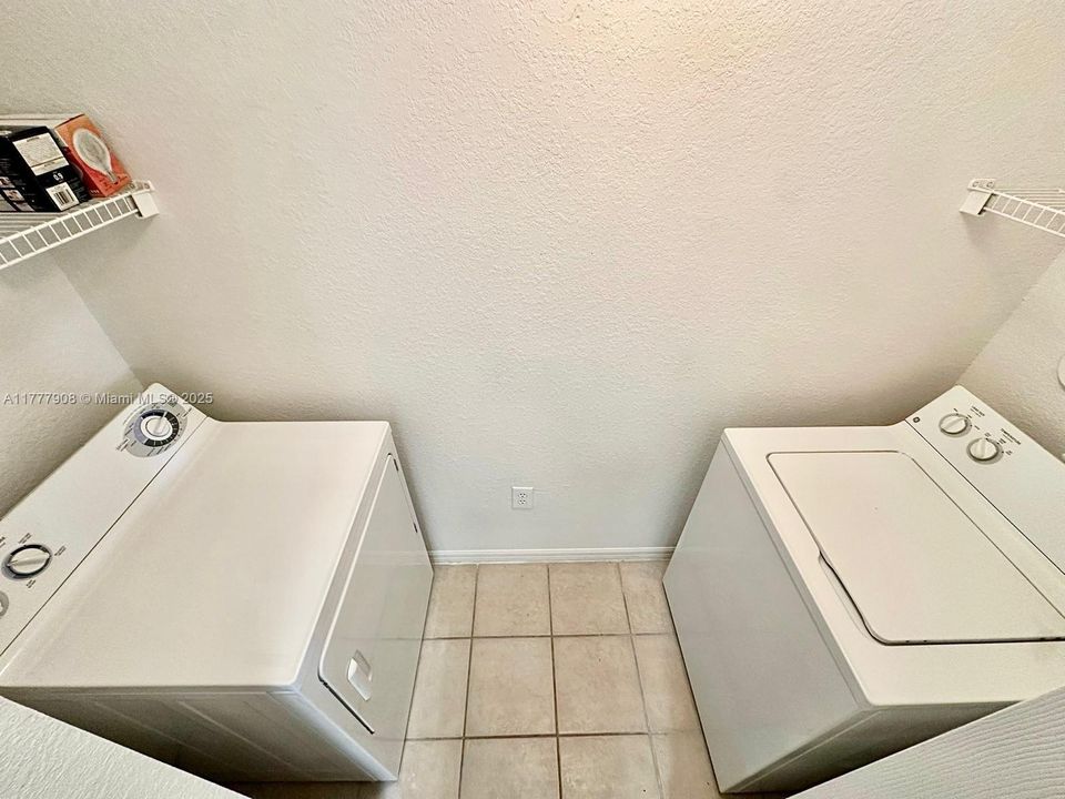 Recently Rented: $2,100 (1 beds, 1 baths, 765 Square Feet)