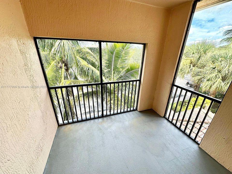 Recently Rented: $2,100 (1 beds, 1 baths, 765 Square Feet)