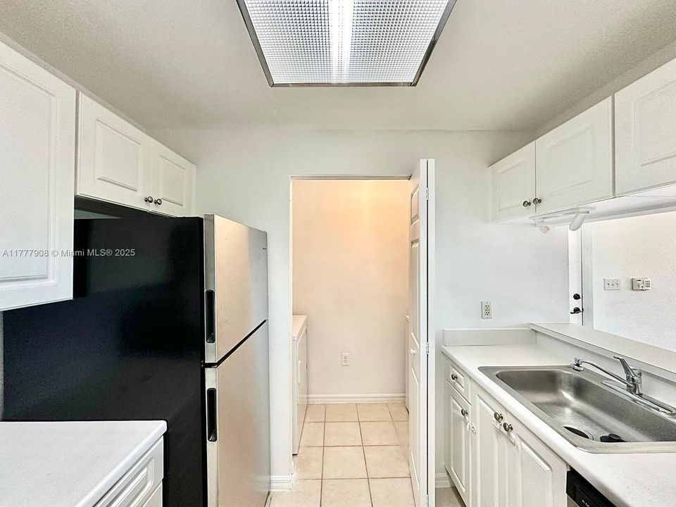 Recently Rented: $2,100 (1 beds, 1 baths, 765 Square Feet)