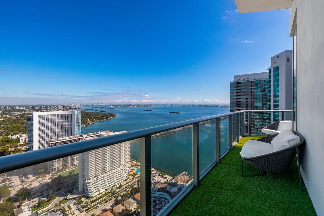 Recently Sold: $1,600,000 (4 beds, 4 baths, 2320 Square Feet)