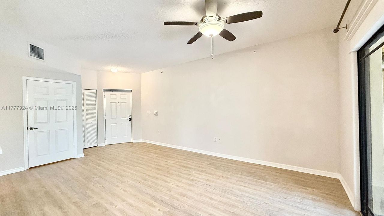 Recently Rented: $2,200 (1 beds, 1 baths, 878 Square Feet)