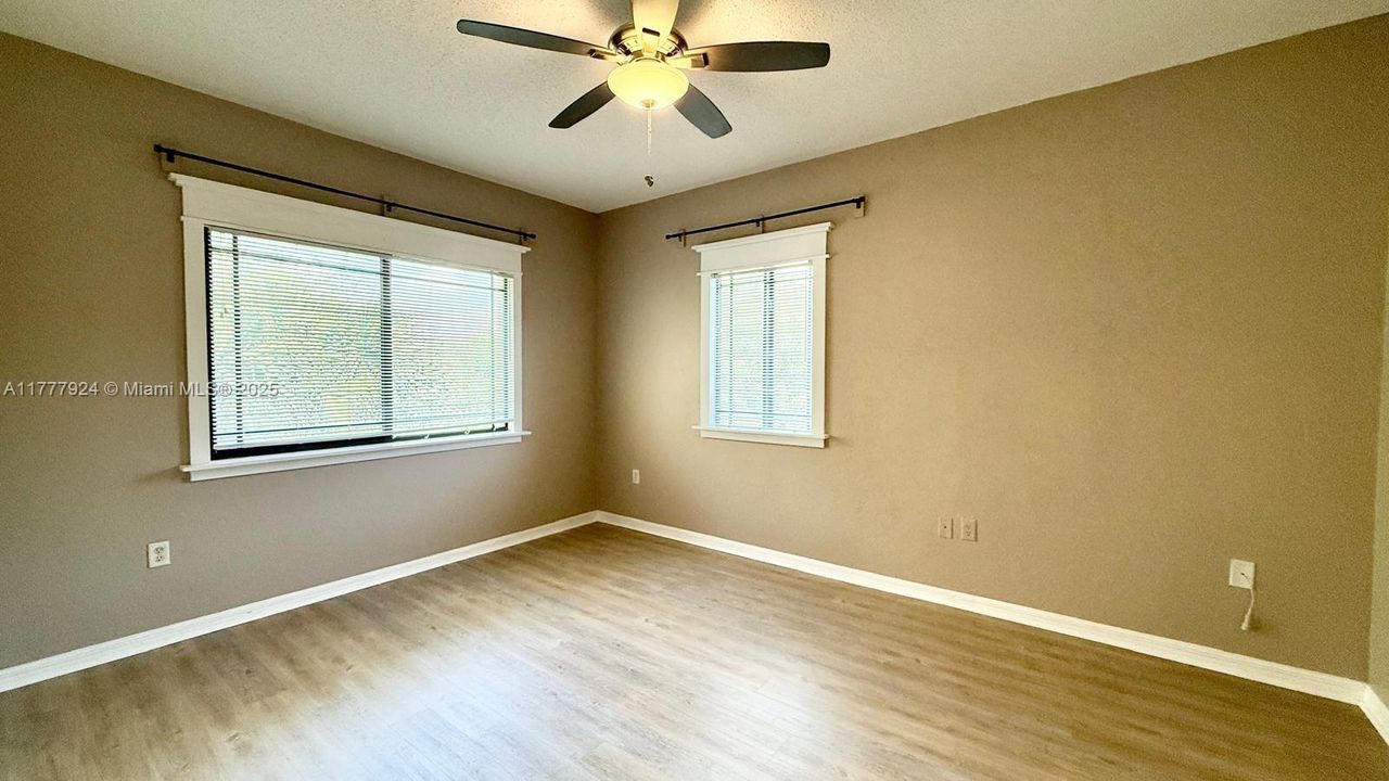 Recently Rented: $2,200 (1 beds, 1 baths, 878 Square Feet)