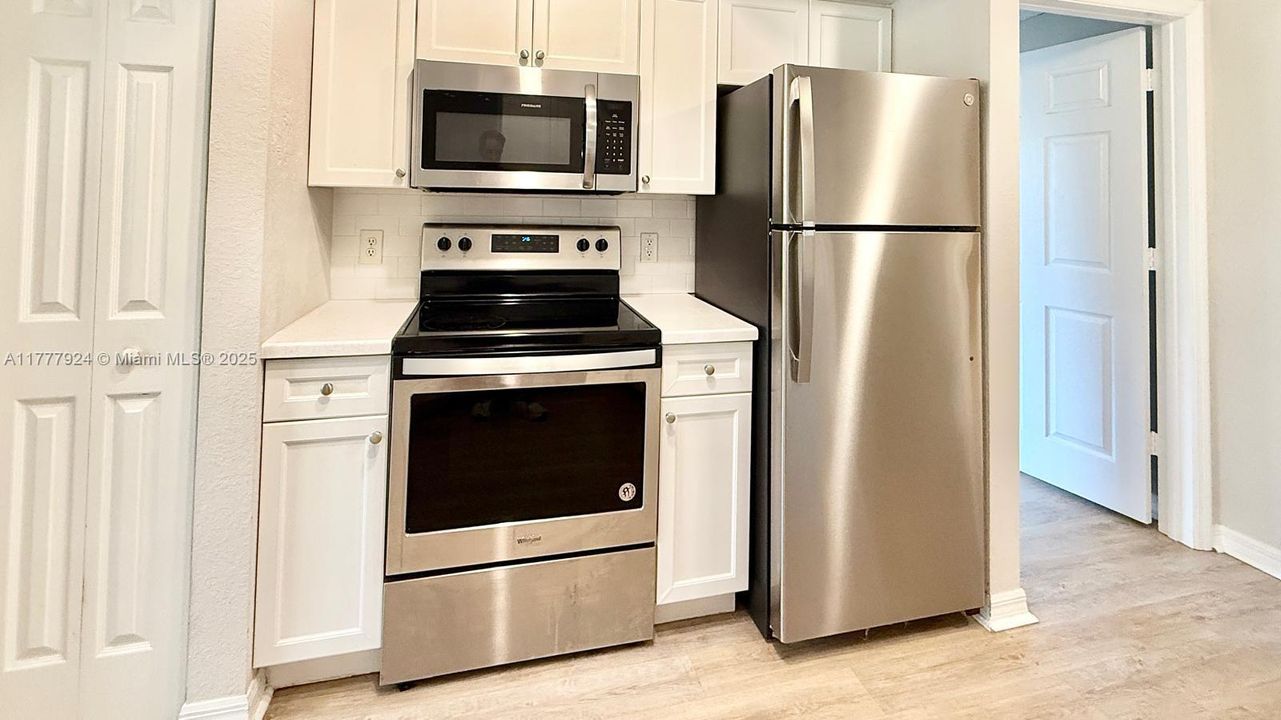 Recently Rented: $2,200 (1 beds, 1 baths, 878 Square Feet)