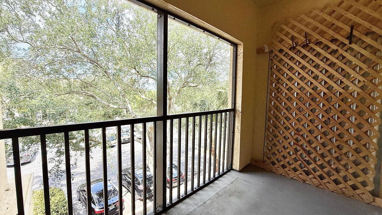 Recently Rented: $2,200 (1 beds, 1 baths, 878 Square Feet)