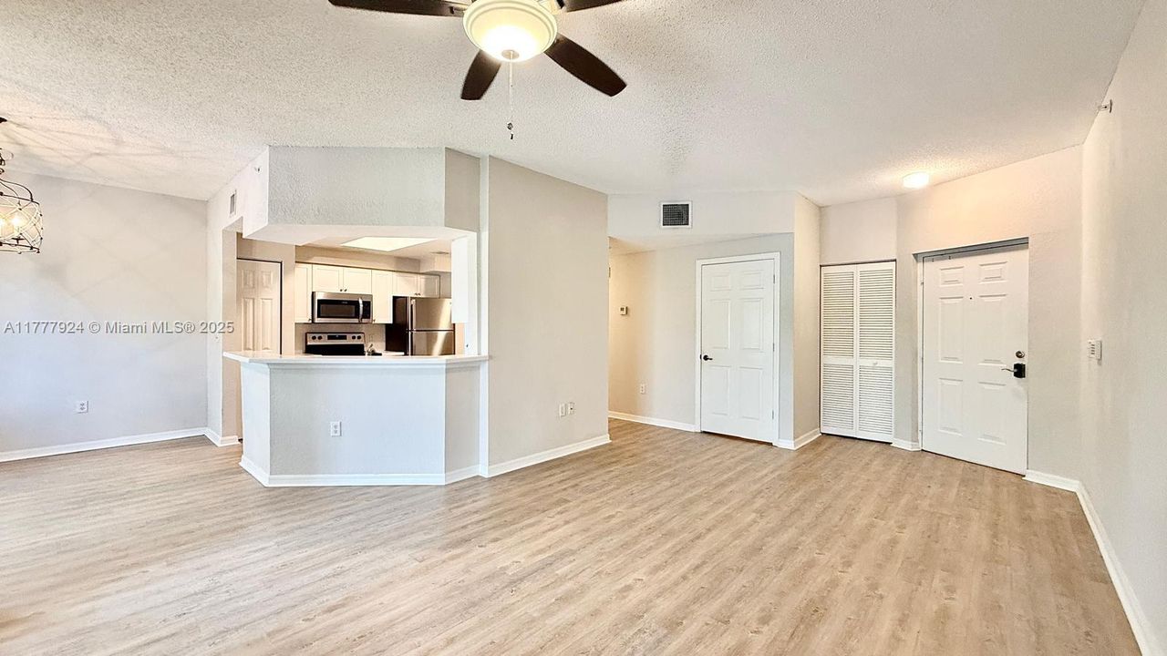 Recently Rented: $2,200 (1 beds, 1 baths, 878 Square Feet)