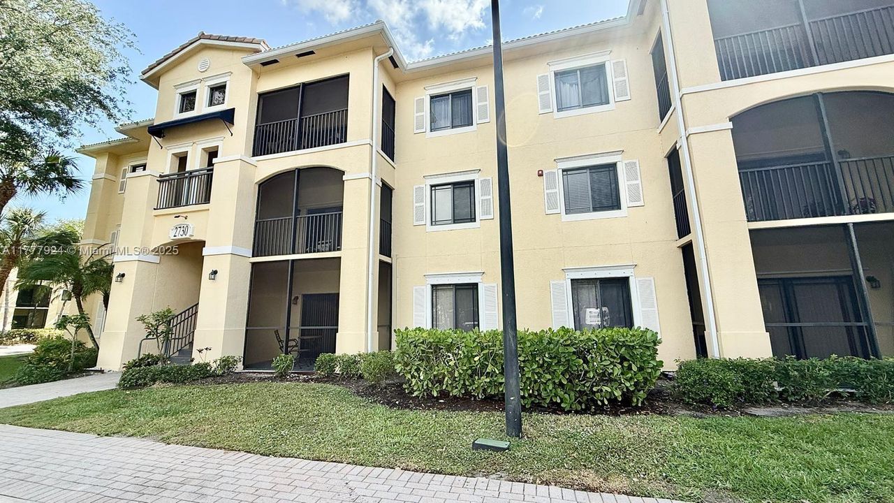 Recently Rented: $2,200 (1 beds, 1 baths, 878 Square Feet)