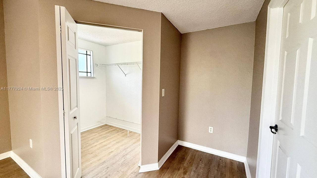 Recently Rented: $2,200 (1 beds, 1 baths, 878 Square Feet)