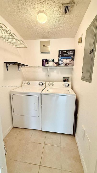 Recently Rented: $2,200 (1 beds, 1 baths, 878 Square Feet)