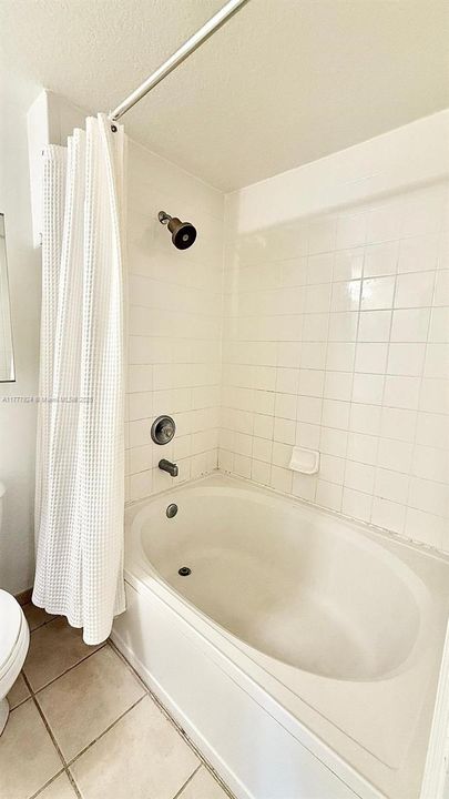 Recently Rented: $2,200 (1 beds, 1 baths, 878 Square Feet)