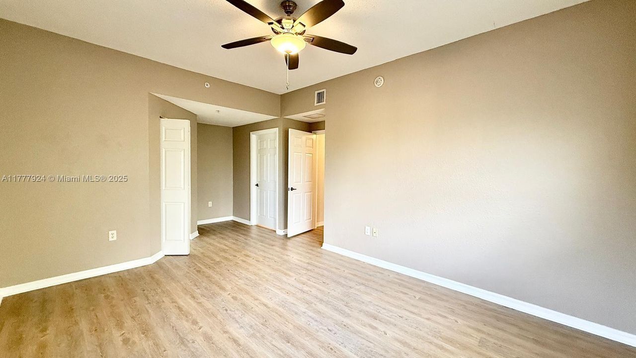 Recently Rented: $2,200 (1 beds, 1 baths, 878 Square Feet)