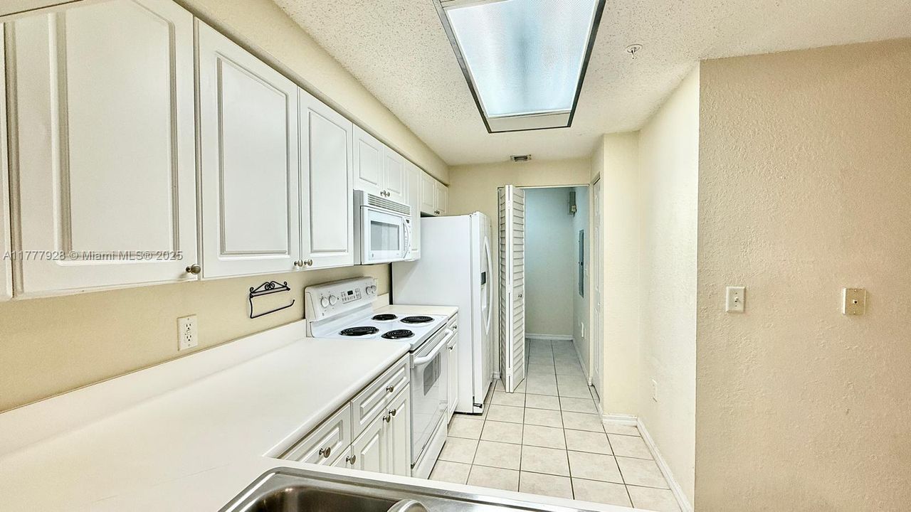 最近租的: $2,100 (1 贝兹, 1 浴室, 819 平方英尺)