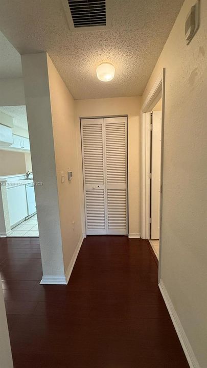 最近租的: $2,100 (1 贝兹, 1 浴室, 819 平方英尺)