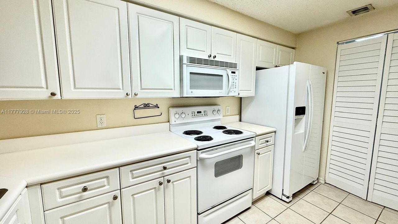 最近租的: $2,100 (1 贝兹, 1 浴室, 819 平方英尺)