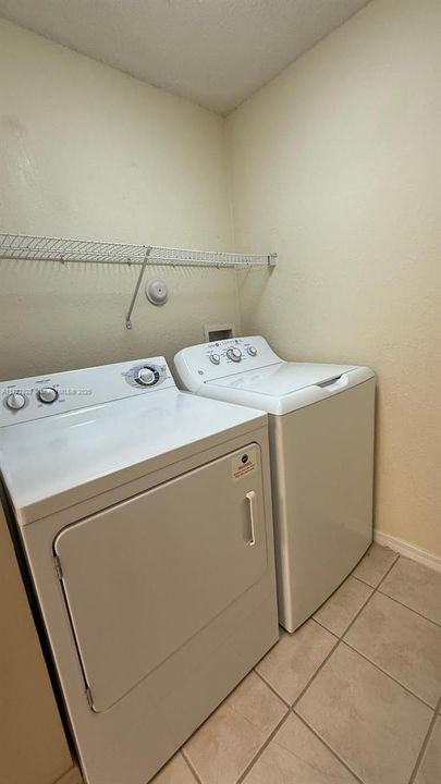 最近租的: $2,100 (1 贝兹, 1 浴室, 819 平方英尺)