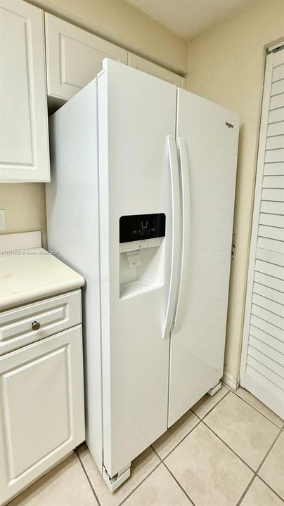 最近租的: $2,100 (1 贝兹, 1 浴室, 819 平方英尺)