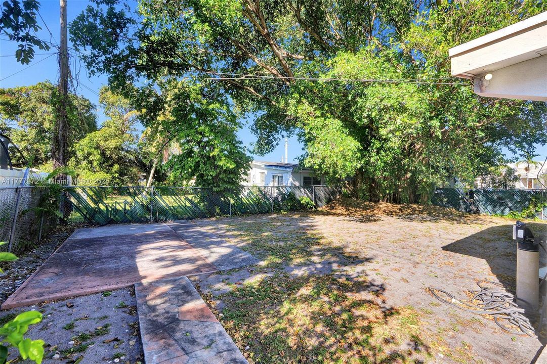 Recently Rented: $3,000 (2 beds, 1 baths, 1061 Square Feet)