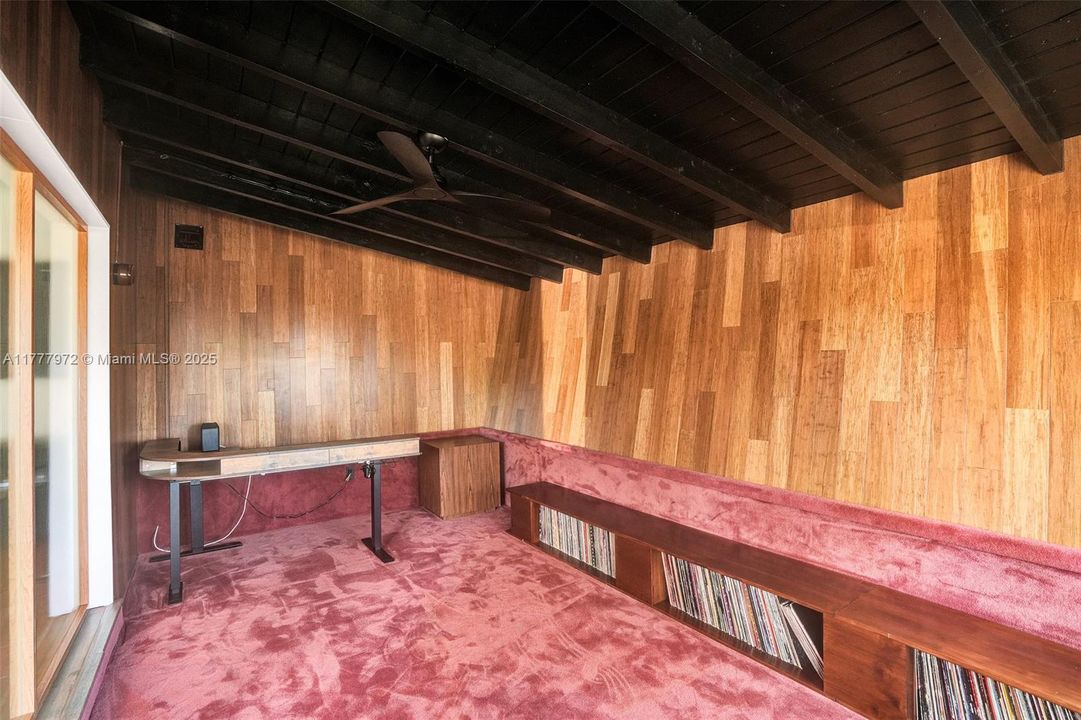 Recently Rented: $3,000 (2 beds, 1 baths, 1061 Square Feet)