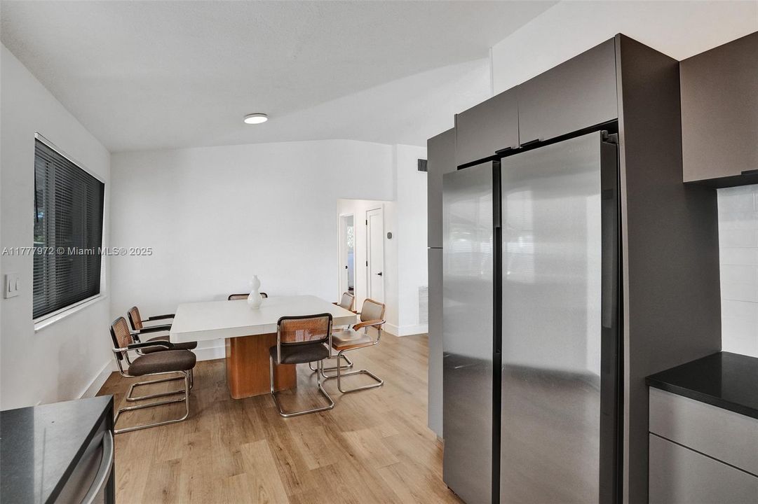 Recently Rented: $3,000 (2 beds, 1 baths, 1061 Square Feet)