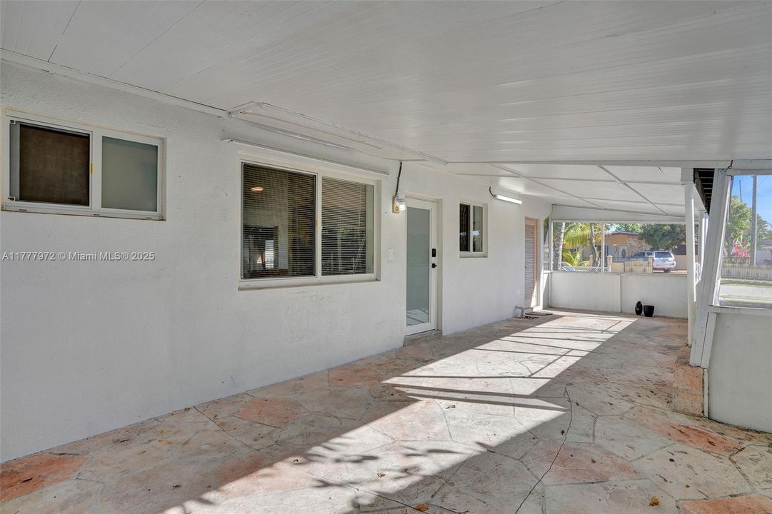 Recently Rented: $3,000 (2 beds, 1 baths, 1061 Square Feet)