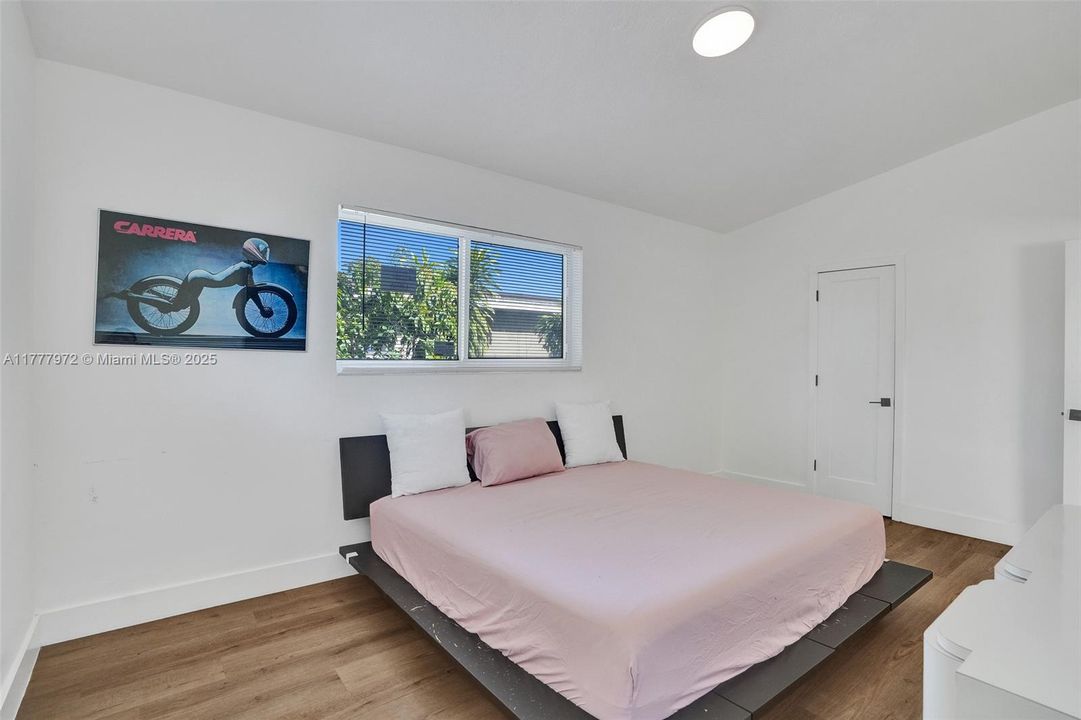 Recently Rented: $3,000 (2 beds, 1 baths, 1061 Square Feet)