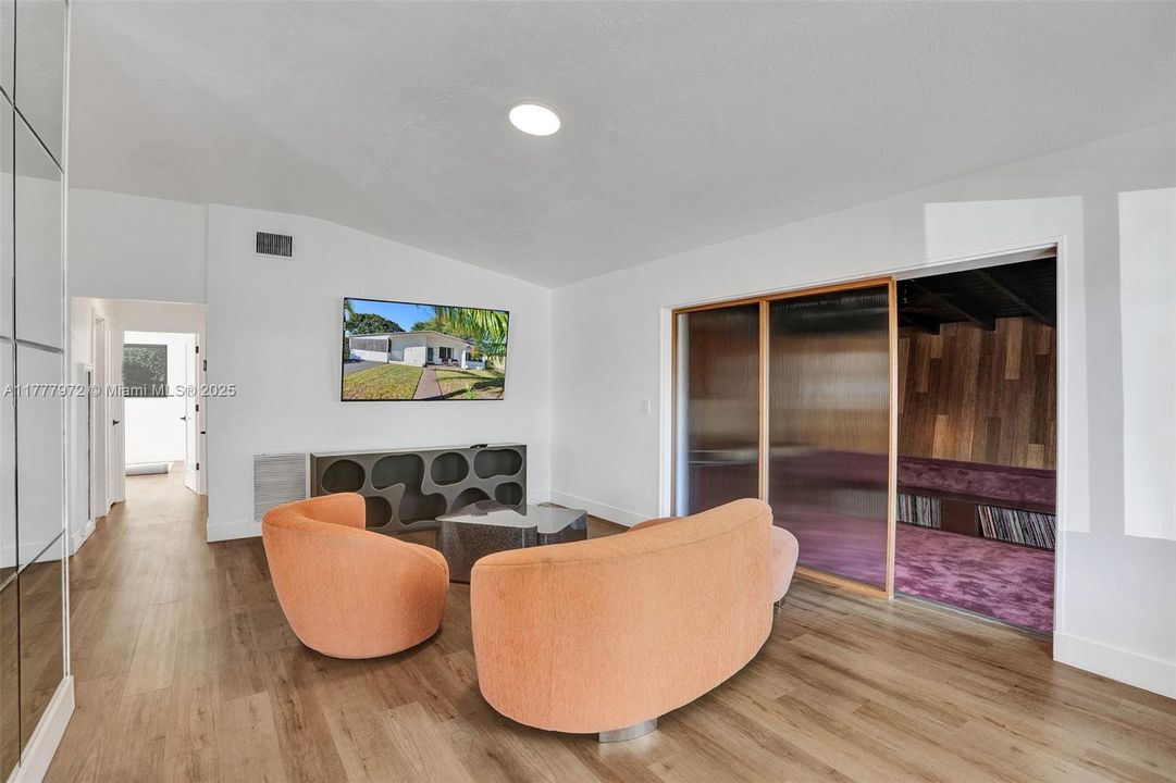 Recently Rented: $3,000 (2 beds, 1 baths, 1061 Square Feet)