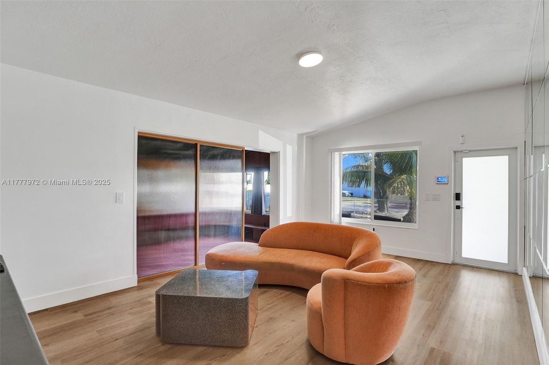 Recently Rented: $3,000 (2 beds, 1 baths, 1061 Square Feet)