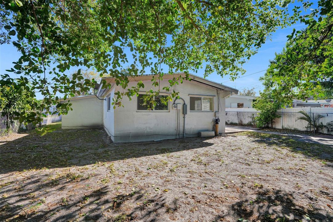 Recently Rented: $3,000 (2 beds, 1 baths, 1061 Square Feet)