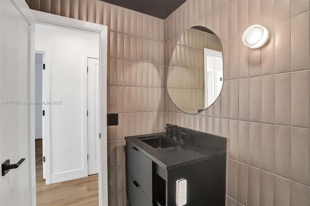 Recently Rented: $3,000 (2 beds, 1 baths, 1061 Square Feet)