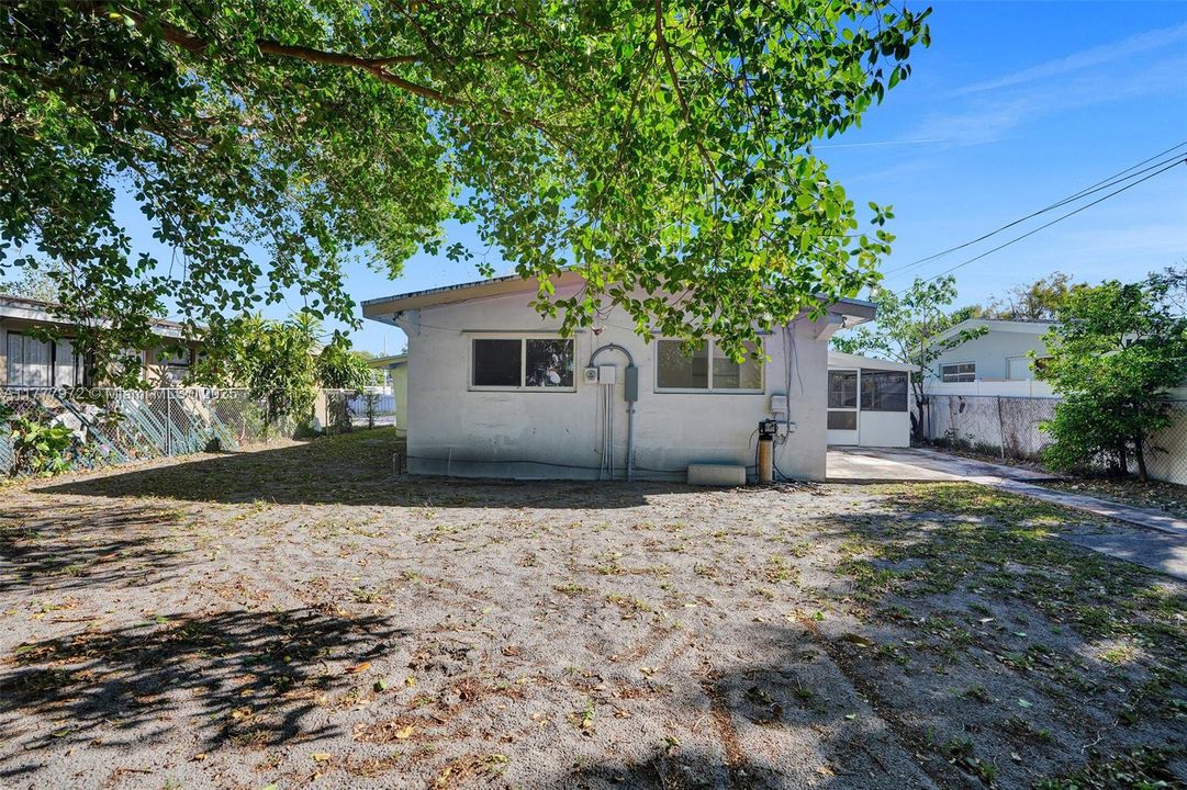 Recently Rented: $3,000 (2 beds, 1 baths, 1061 Square Feet)