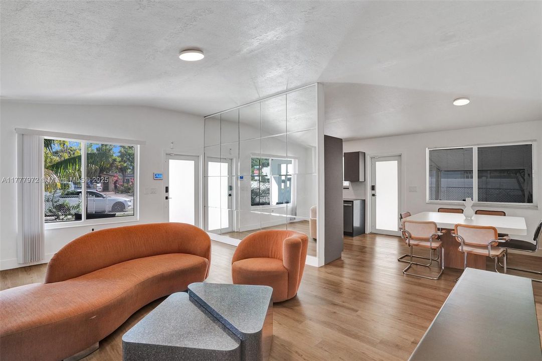 Recently Rented: $3,000 (2 beds, 1 baths, 1061 Square Feet)