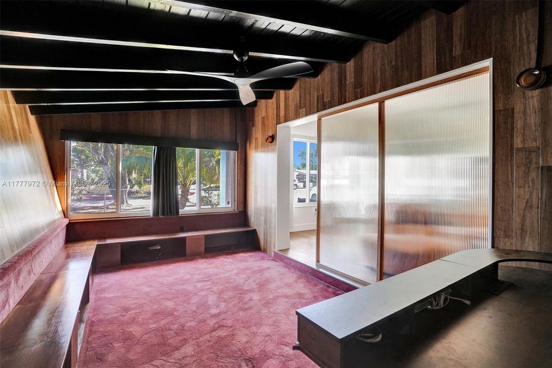 Recently Rented: $3,000 (2 beds, 1 baths, 1061 Square Feet)