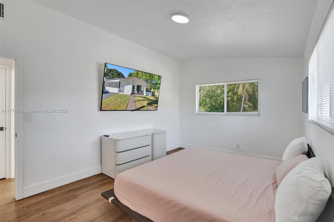 Recently Rented: $3,000 (2 beds, 1 baths, 1061 Square Feet)