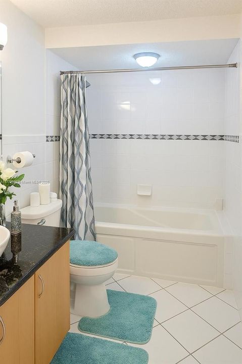 Недавно продано: $220,000 (2 спален, 2 ванн, 816 Квадратных фут)