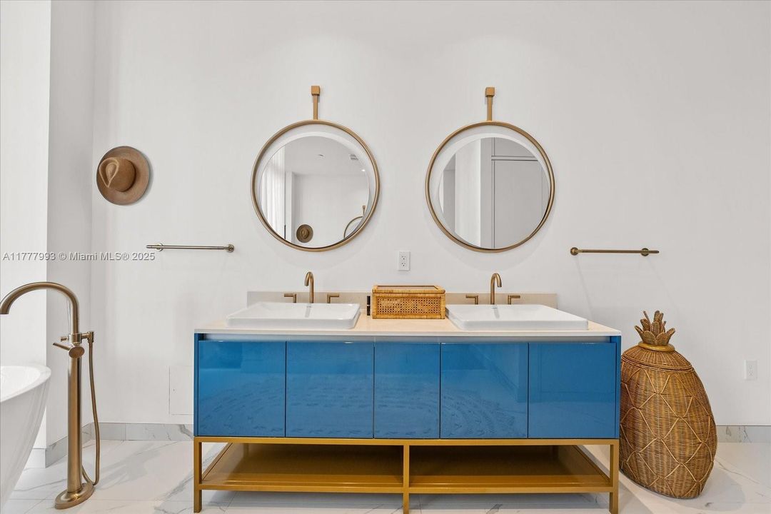 最近租的: $16,000 (2 贝兹, 2 浴室, 0 平方英尺)