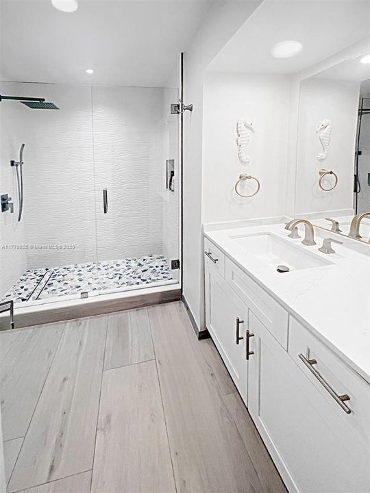 Recently Rented: $5,695 (3 beds, 2 baths, 1670 Square Feet)