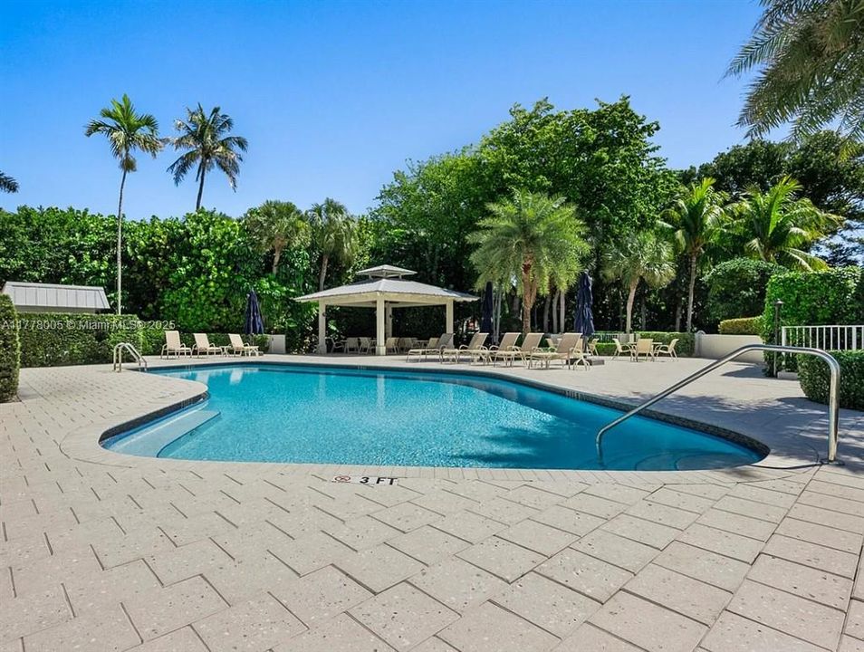 Recently Rented: $5,695 (3 beds, 2 baths, 1670 Square Feet)