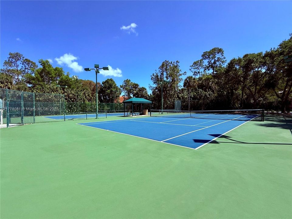 Vendido Recientemente: $355,000 (3 camas, 2 baños, 1311 Pies cuadrados)