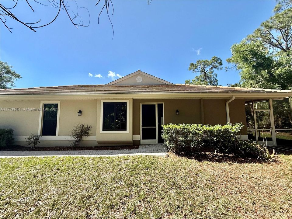 Vendido Recientemente: $355,000 (3 camas, 2 baños, 1311 Pies cuadrados)