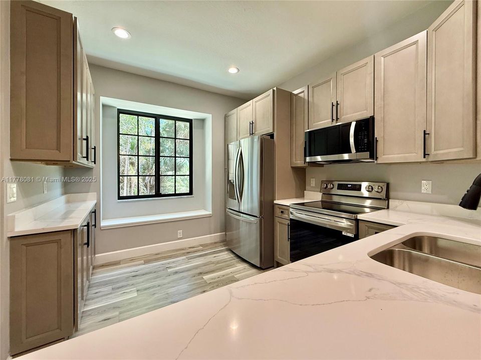 Vendido Recientemente: $355,000 (3 camas, 2 baños, 1311 Pies cuadrados)