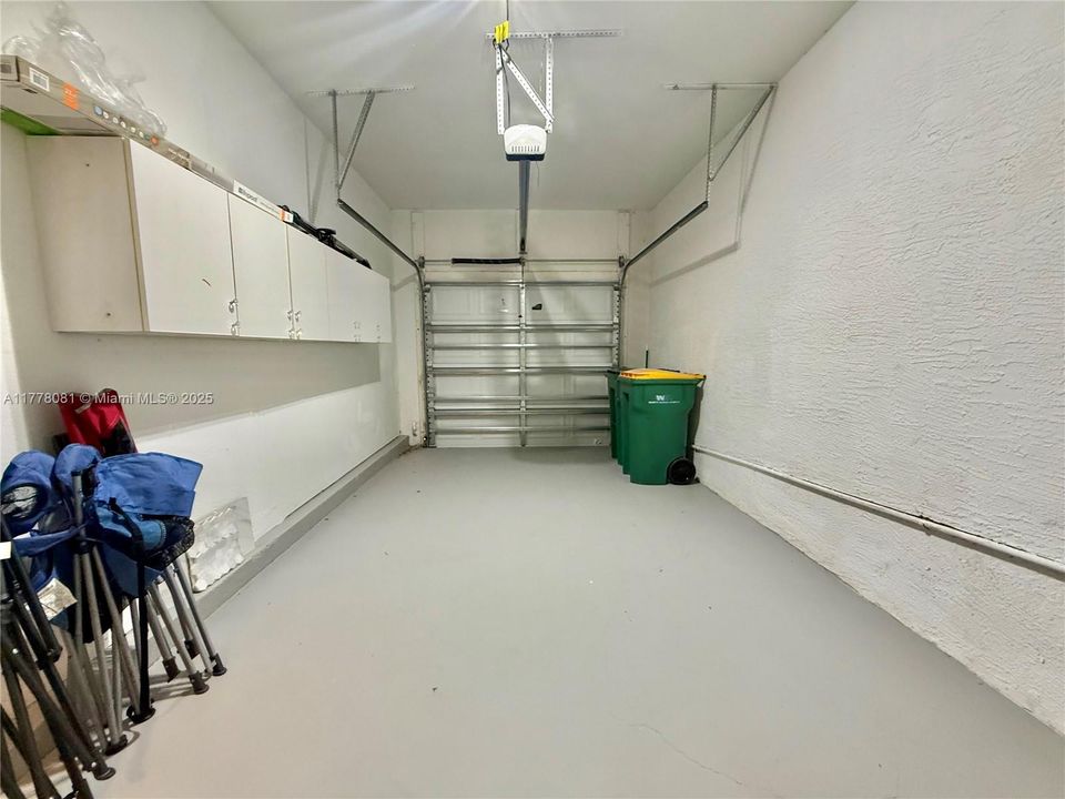 Vendido Recientemente: $355,000 (3 camas, 2 baños, 1311 Pies cuadrados)