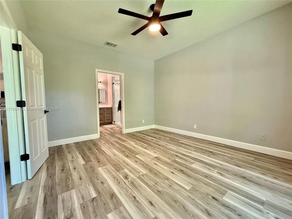 Vendido Recientemente: $355,000 (3 camas, 2 baños, 1311 Pies cuadrados)