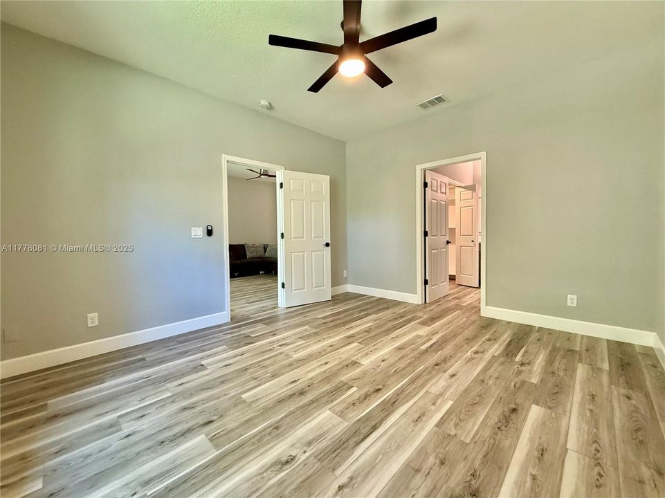 Vendido Recientemente: $355,000 (3 camas, 2 baños, 1311 Pies cuadrados)