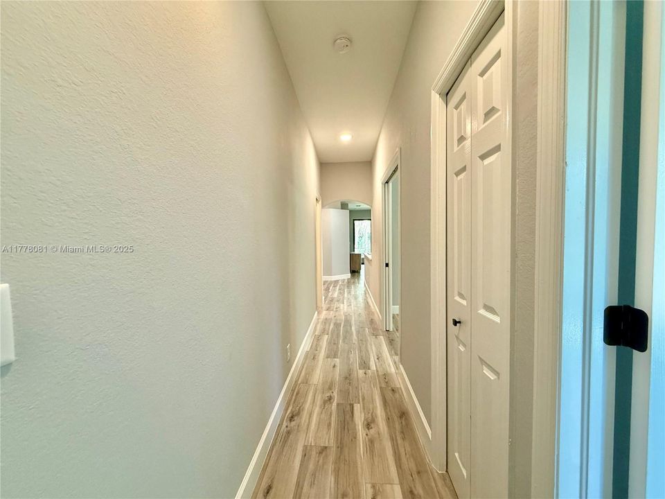 Vendido Recientemente: $355,000 (3 camas, 2 baños, 1311 Pies cuadrados)