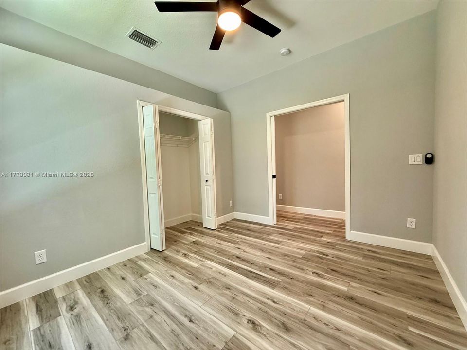 Vendido Recientemente: $355,000 (3 camas, 2 baños, 1311 Pies cuadrados)