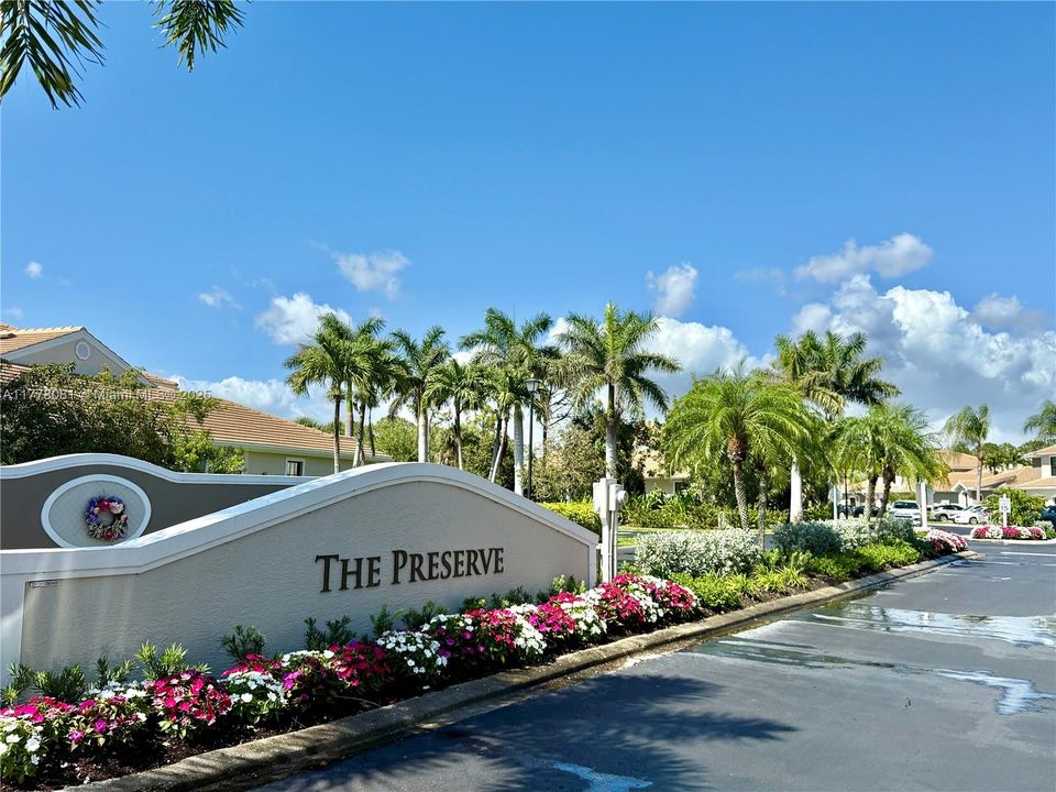 Vendido Recientemente: $355,000 (3 camas, 2 baños, 1311 Pies cuadrados)