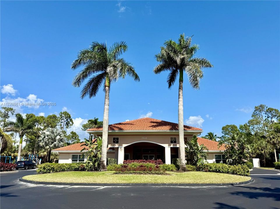 Vendido Recientemente: $355,000 (3 camas, 2 baños, 1311 Pies cuadrados)